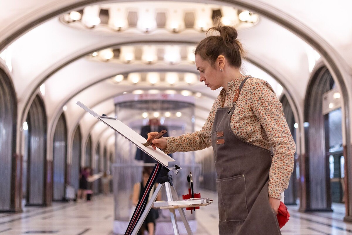    Художники «Искусство в метро» устроили арт-сессию на станции «Маяковская»