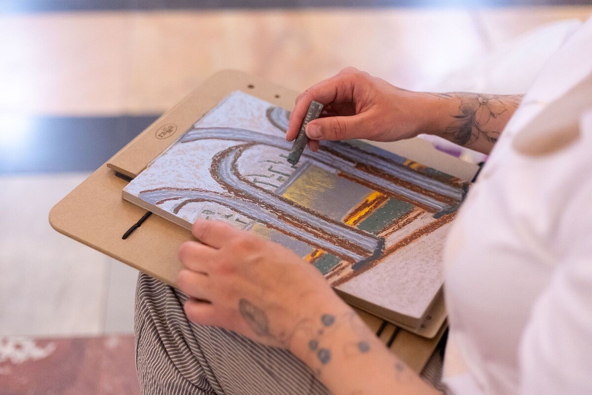    Художники «Искусство в метро» устроили арт-сессию на станции «Маяковская»