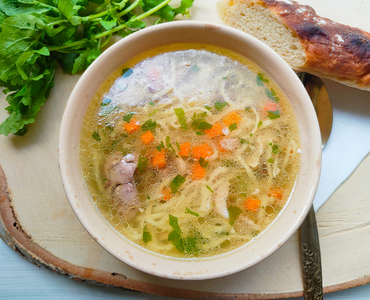 ☝️Поскольку курица достаточно жирная, овощи для супа не обжариваю, никакое масло не добавляю.