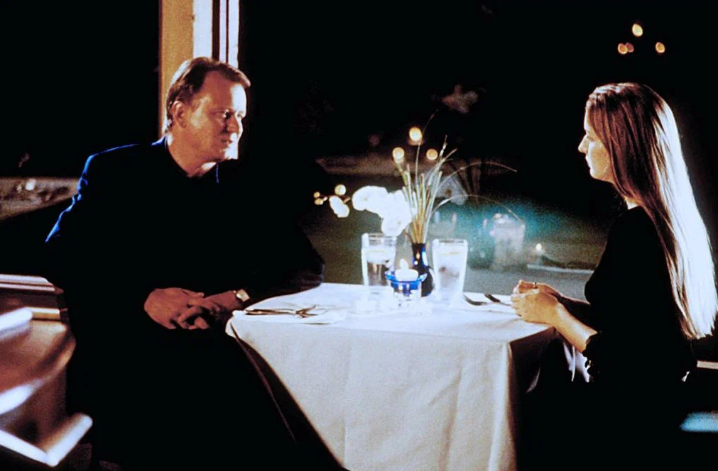 Кадр из фильма «Стеклянный дом» (2001)