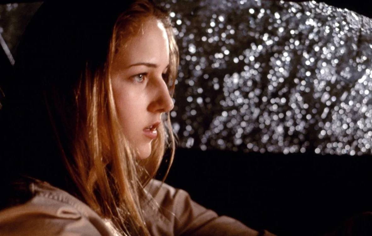 Кадр из фильма «Стеклянный дом» (2001)