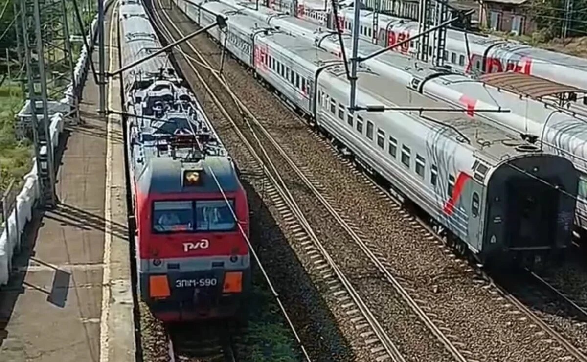    РЖД обновила график отправления южных поездов. 30 составов задерживаются до 8 часов