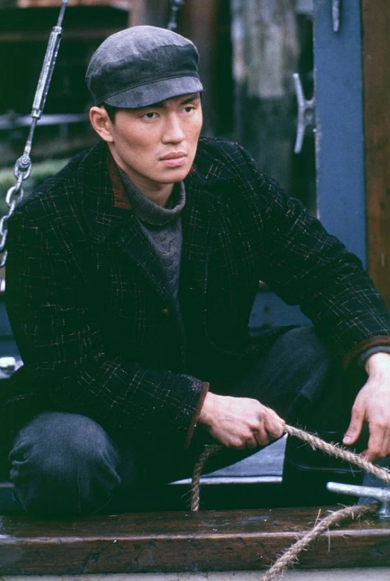 Кадр из фильма «Заснеженные кедры» (1999)