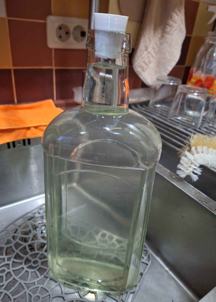 Отмываю, замачиваю с моющими средствами 