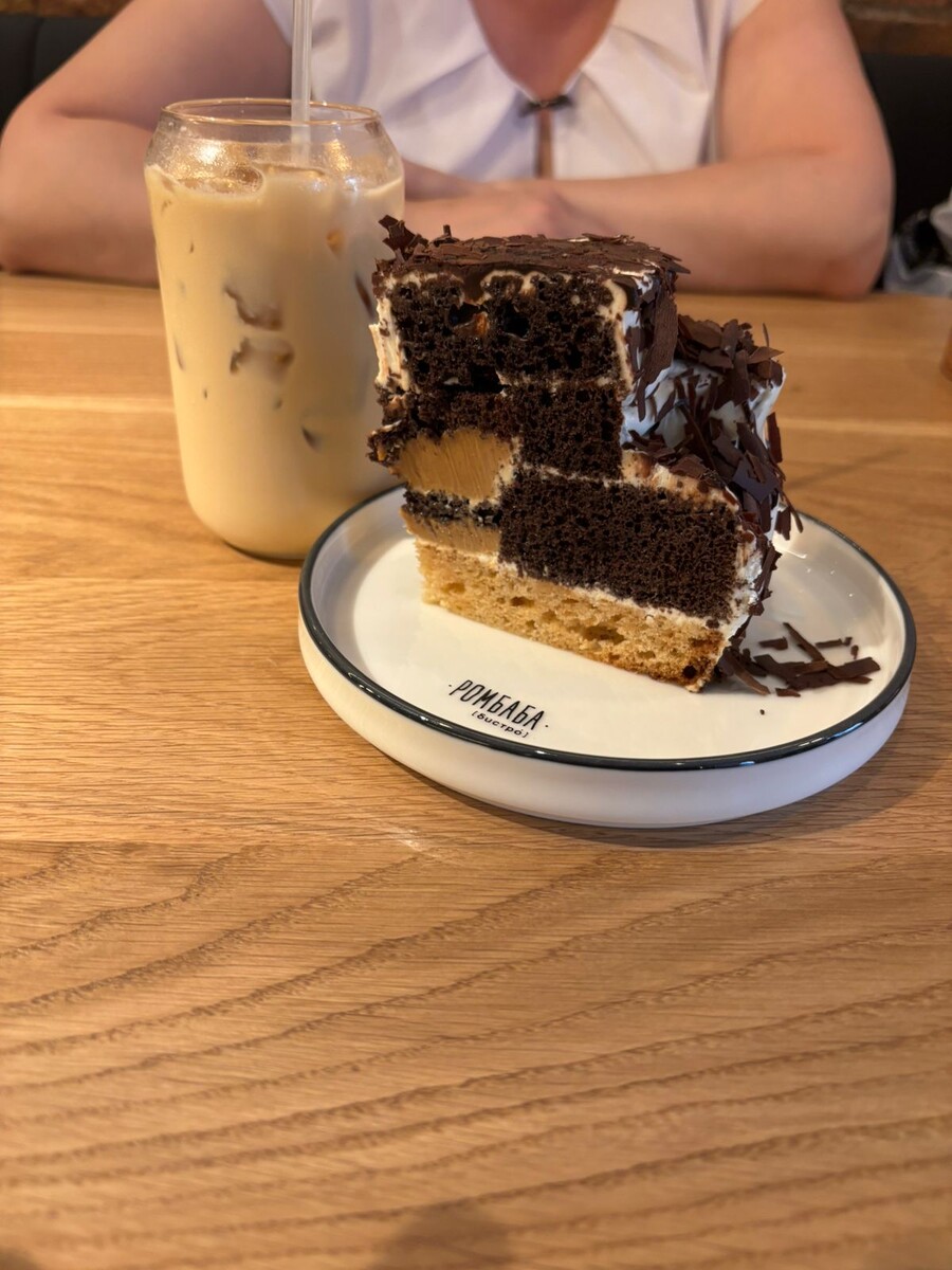 Принимала поздравления от коллег, друзей и близких. Только первый год меня не поздравила мама. Её уже нет. Надеюсь она смотрит на меня с небес и желает мне всего, всего. 