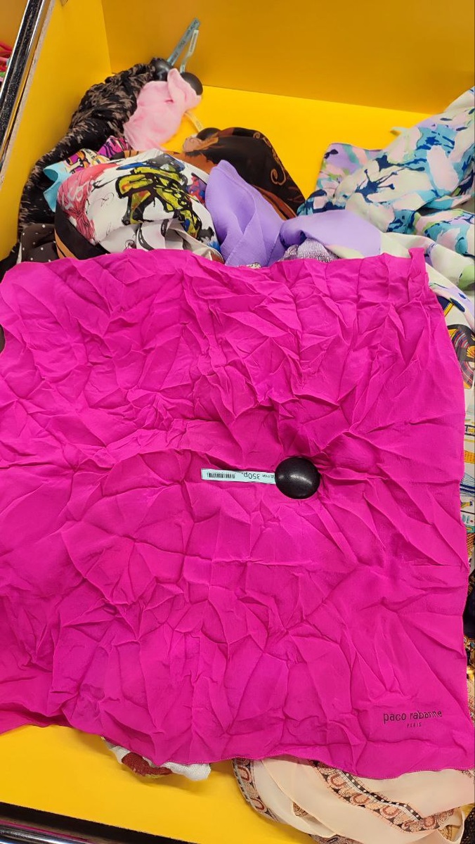 Розовый  платок Paco Rabanne 350 руб.