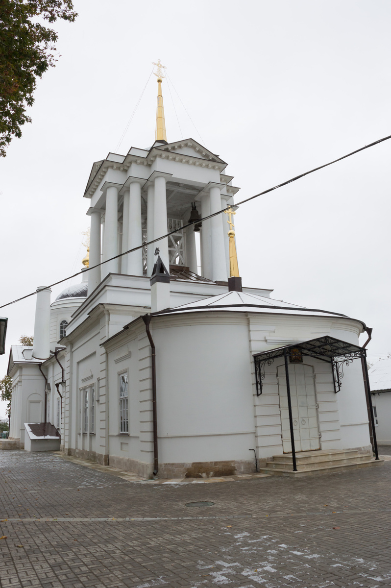 Как вам наш русский ампир? Внушительно, правда? Мал да удал.