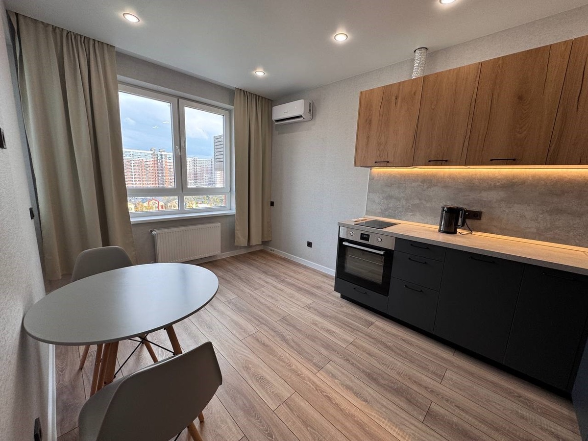 Это работа разоблачителя хоумстейджеров, автора канала "Дно мещанства". бюджет 550 т.