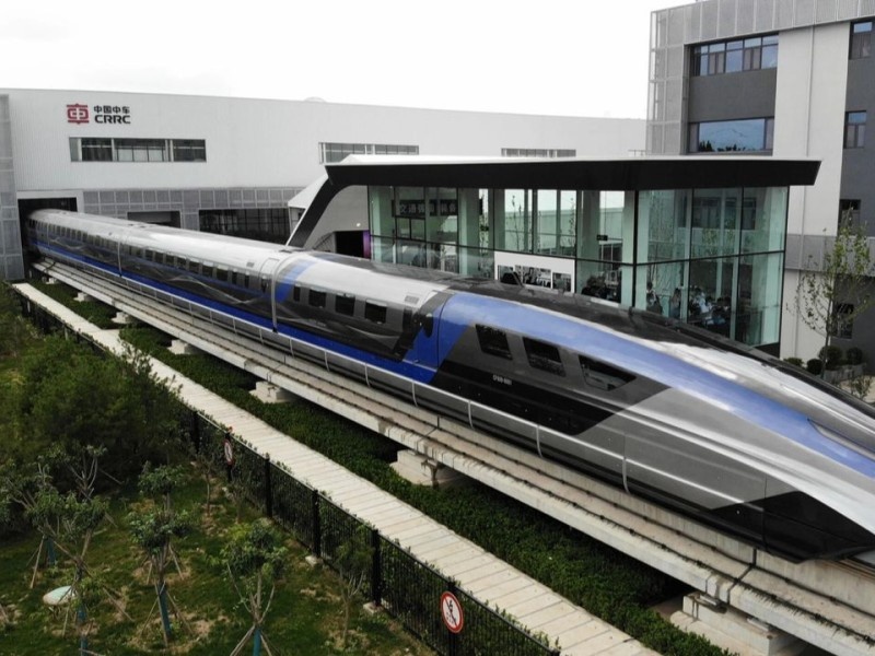    В Китае тестируют поезд будущего с разгоном до 800 км/ч