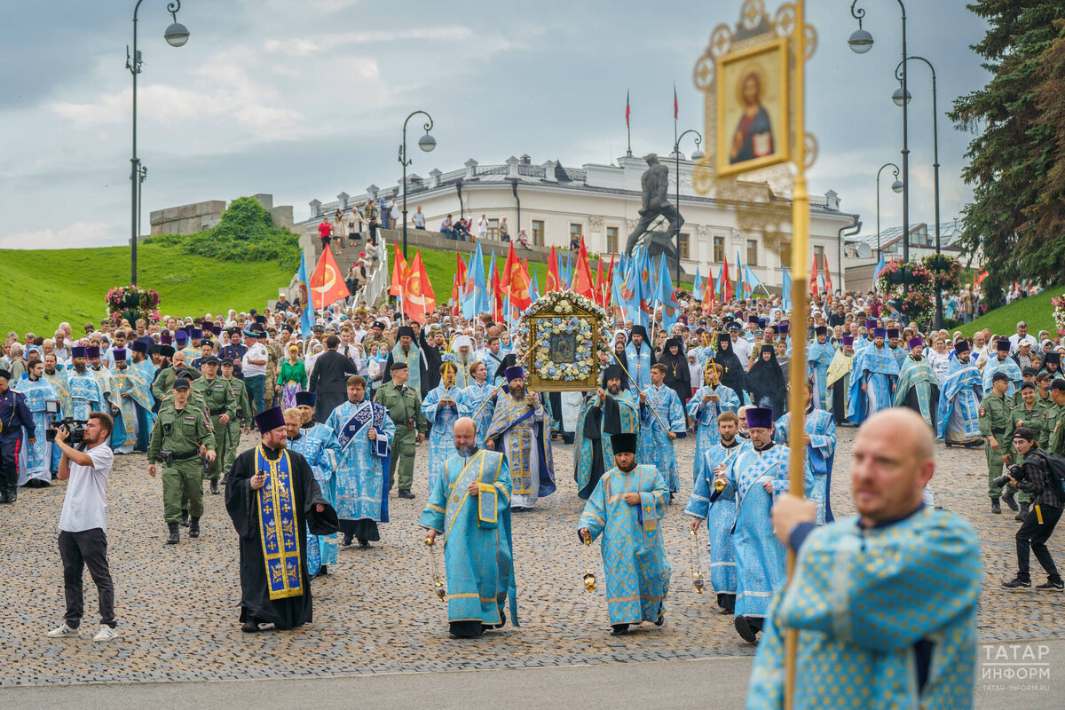 Крестный ход по случаю Дня явления Казанской иконы Божией Матери в 2024 годуФото: © Владимир Васильев / «Татар-информ»