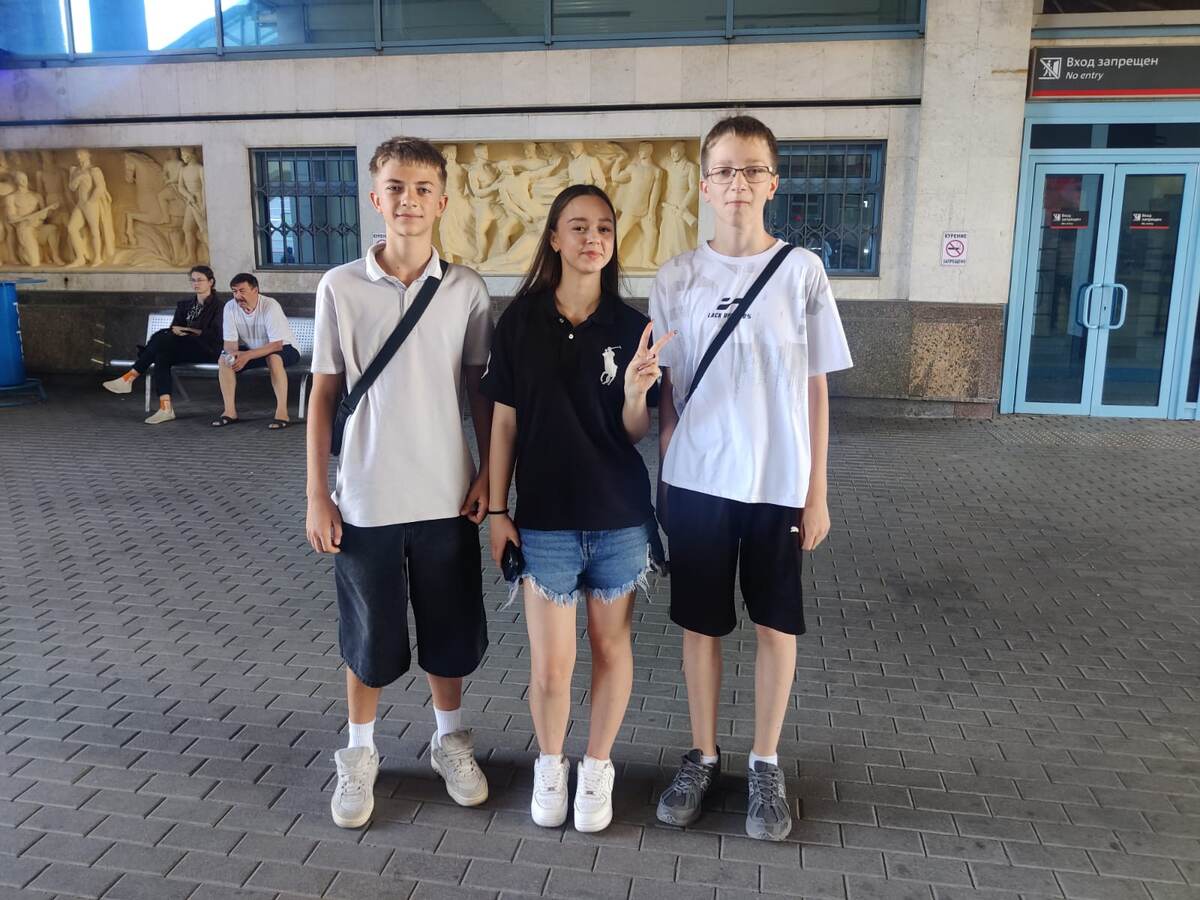 Друзья в ожидании Макса. ЖД вокзал Ростов-Главный г. Ростов-на-Дону 