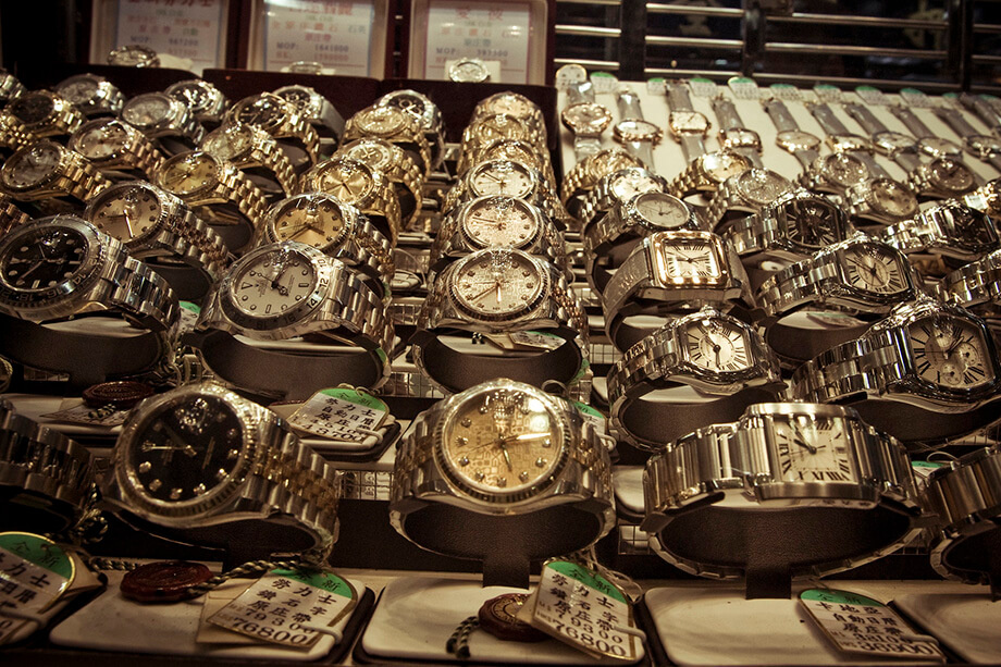 Ограниченность и сложный доступ к оригинальному продукту подогревают спрос на точные копии. | Фото: HKmPUA/Flickr/CC BY-NC-SA 2.0