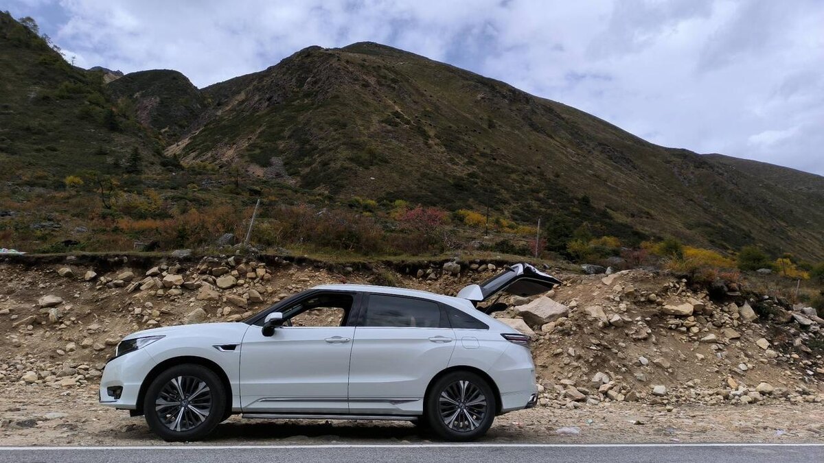 Фото 2. Вид с боку Honda URV.