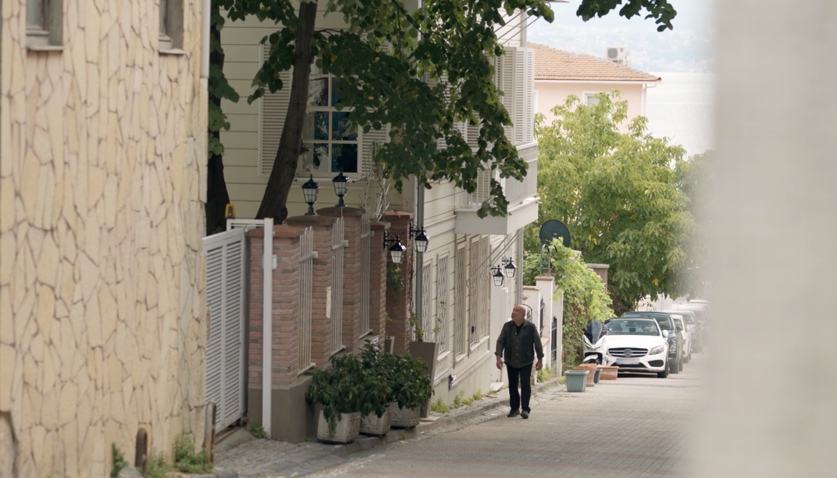 Дом семьи Йылдыз. Кадр из сериала «Лейла».