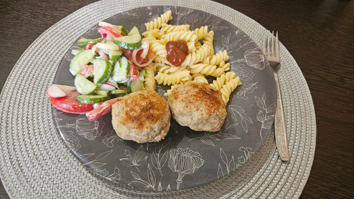 Вариант тарелки с котлетами