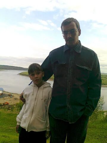Отец и сын лет так надцать назад. Фото из архива автора 
