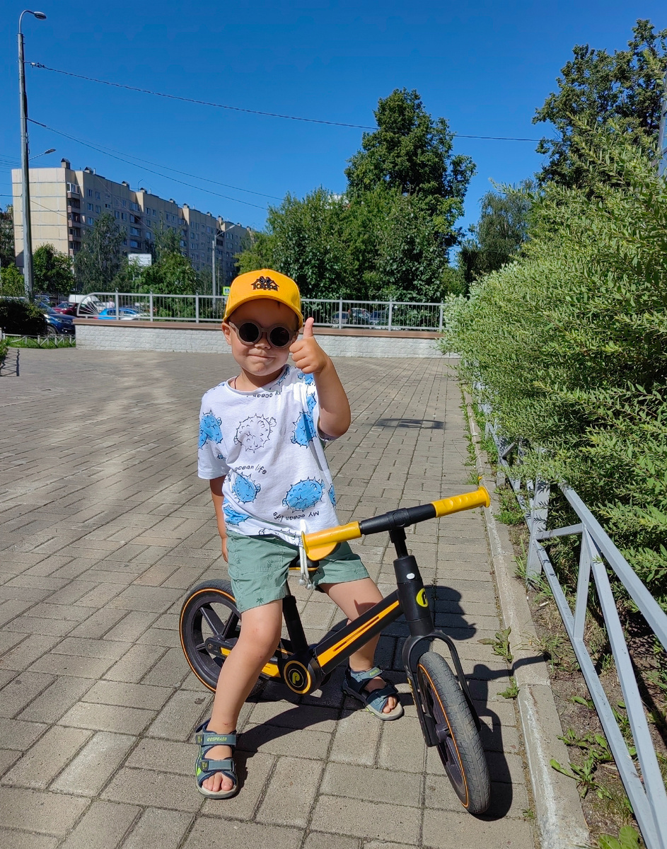 Утро субботы. Еще нет и 11 часов, а мы мчим по делам