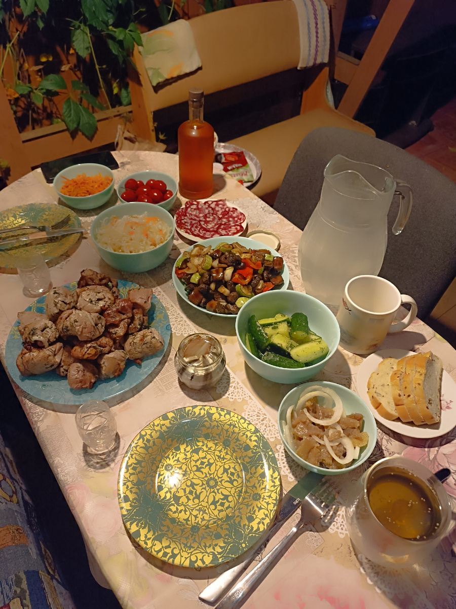 Решили, что шашлыка и овощей гриль будет достаточно 😊