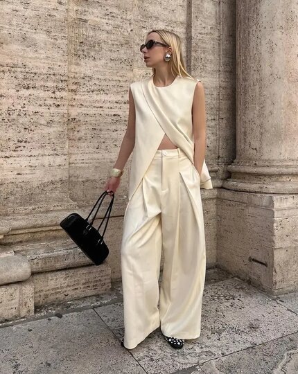    Брюки-палаццо комплиментарно смотрятся на большинстве фигур.соцсети @tanyajagger