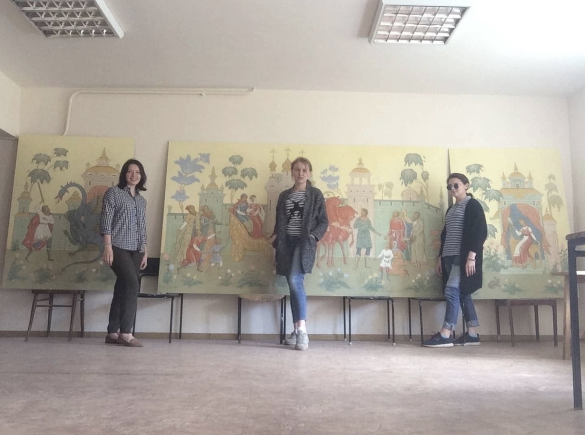 На фоне нашего диплома