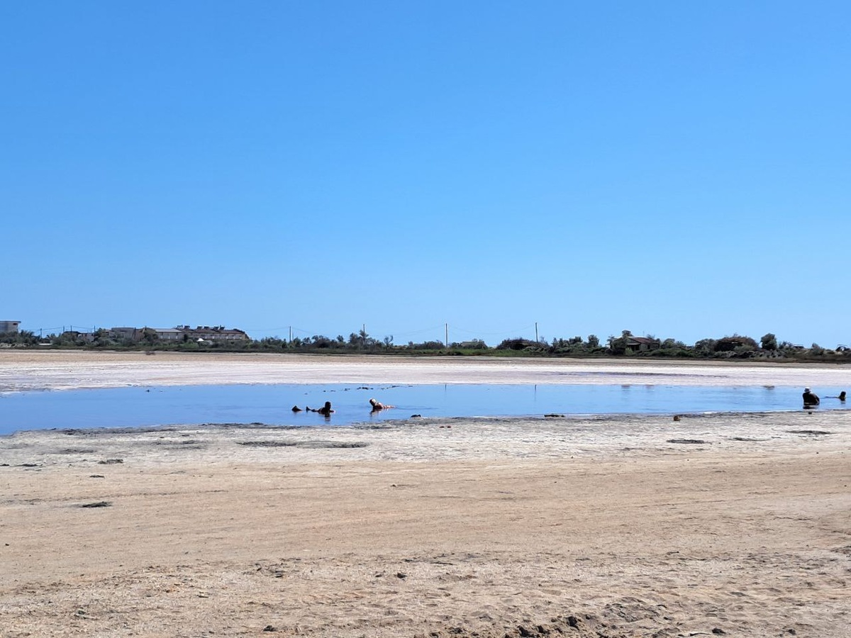 лиман с черной грязью