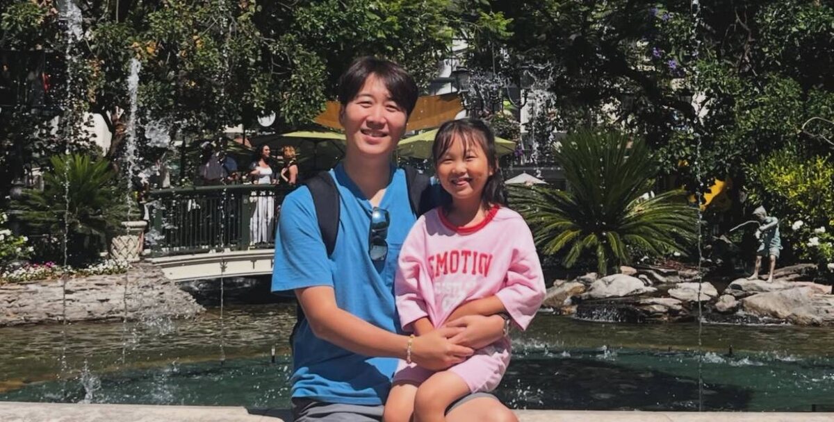 Отец и дочь во время путешествия