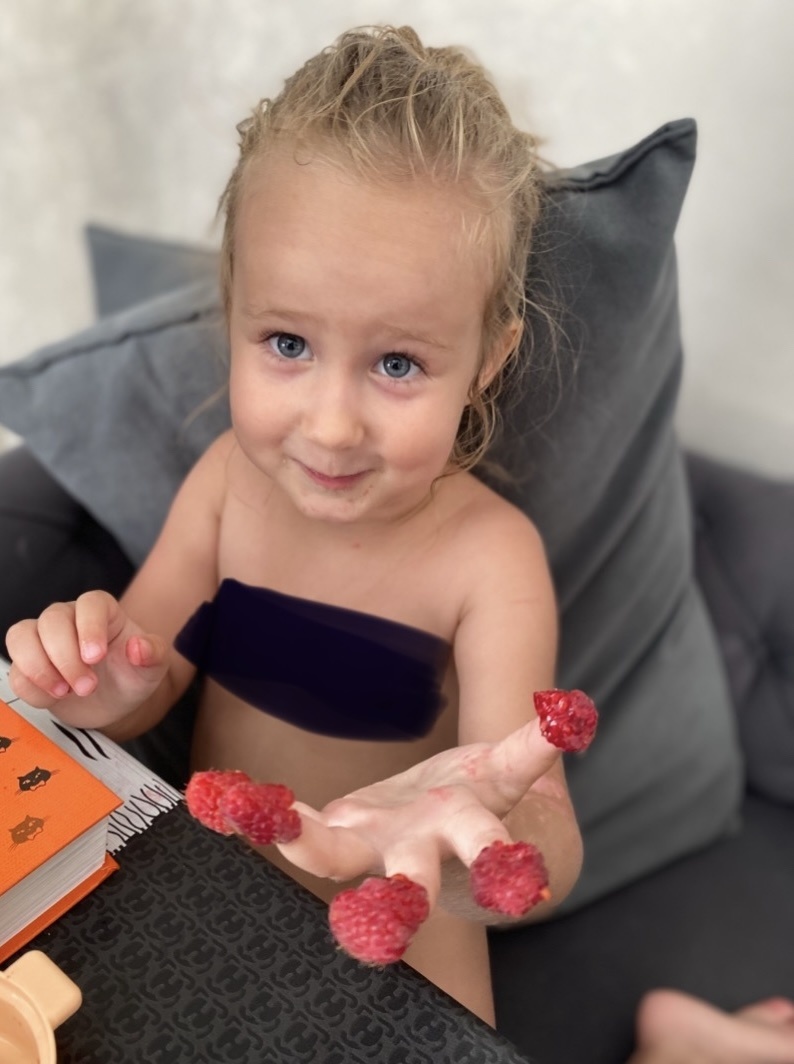 «Ты шо мать, ну какой домой??? Нас и тут не плохо кормят!»)))