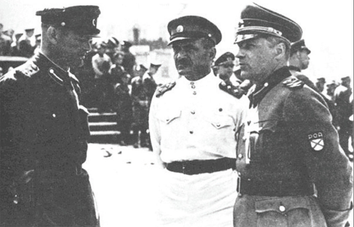 Боярский, Кромиади и Жиленков. Псков. 1943 год.