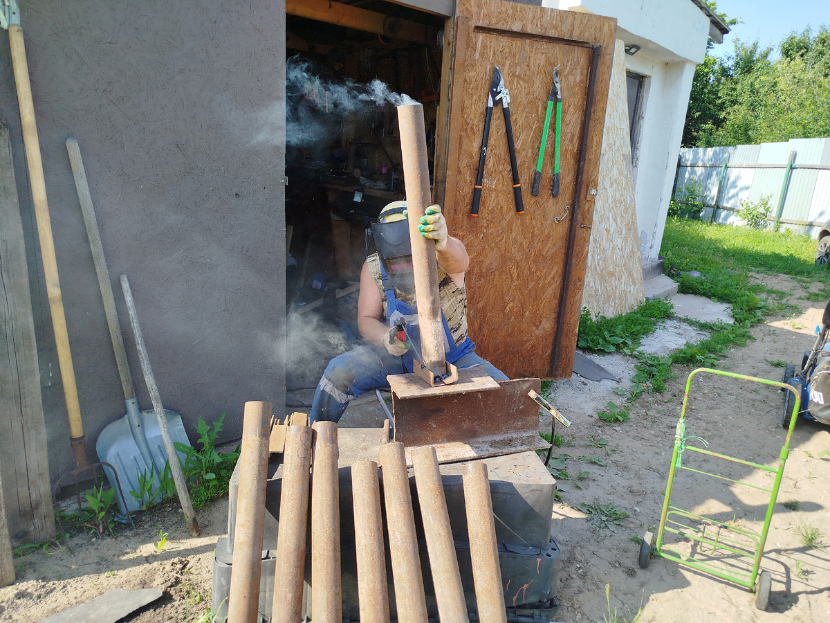 Со сваркой особенно туго было, подошву трубам приваривали дома