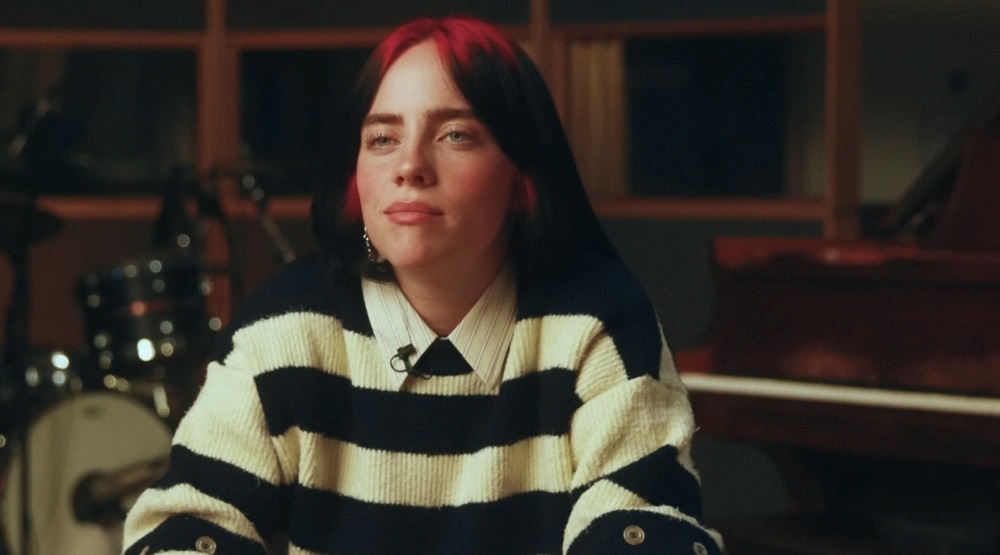     Билли Айлиш / Скриншот из видео «Does Billie Eilish Know Her Lyrics From Her Most Popular Songs»