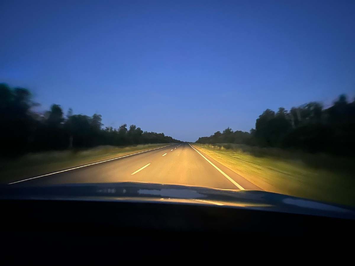 Раннее утро в дороге.