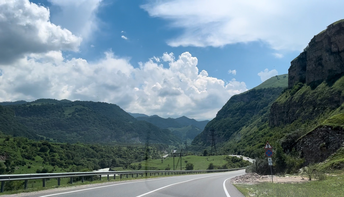 Красочные пейзажи по дороге на Эльбрус 