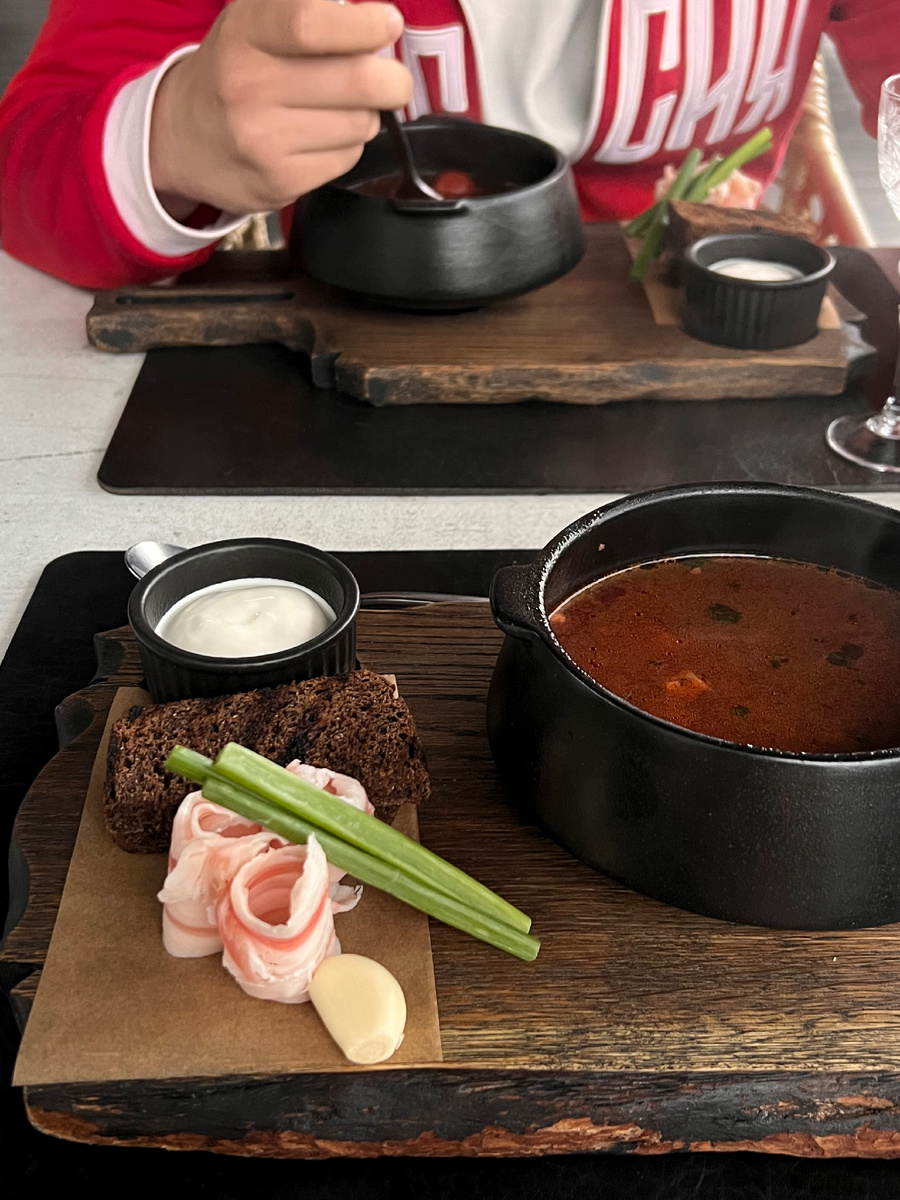 Белорусский борщ в ресторане «Бульбаши» 