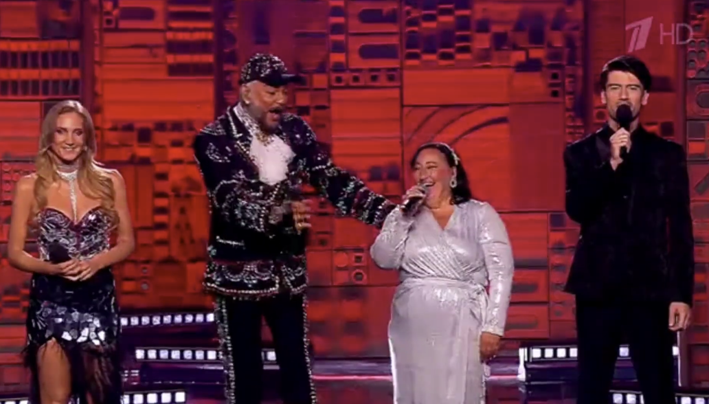 Виктория Единок, Филипп Киркоров и ведущие первого сезона. 