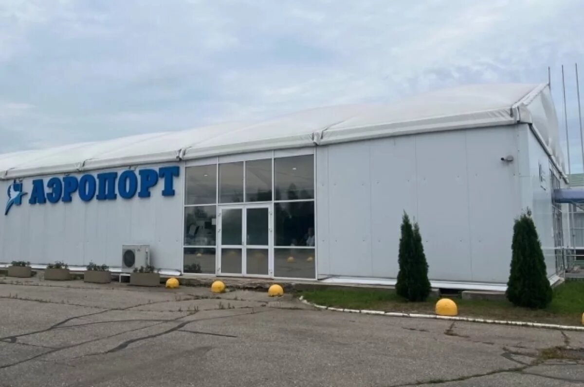    Пассажиры семь часов просидели в аэропорту Ярославля, ожидая вылета в Пермь
