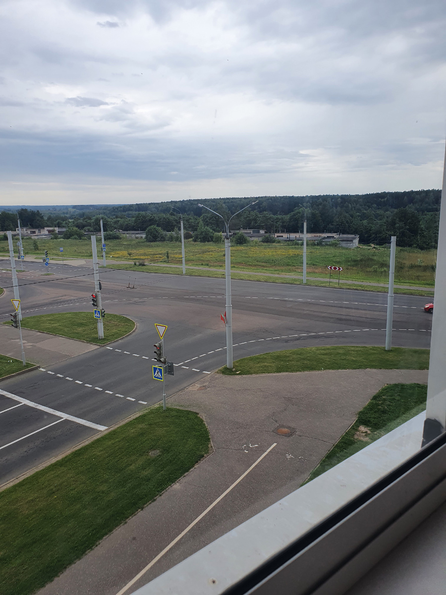 Просторные дороги в Витебске без пробок. Листайте вправо, чтобы увидеть разметку на дорогах