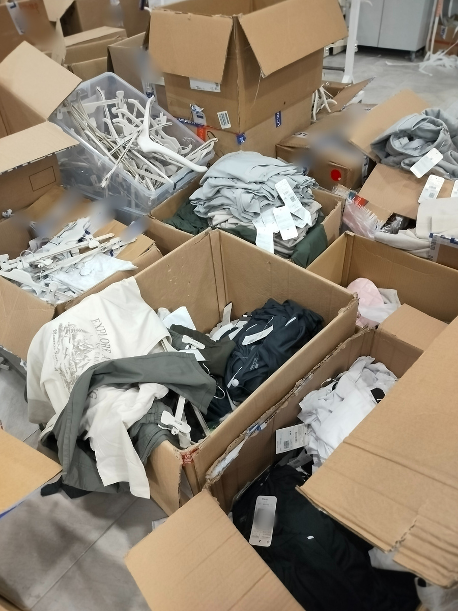 Ждуны вешалок и покупателей