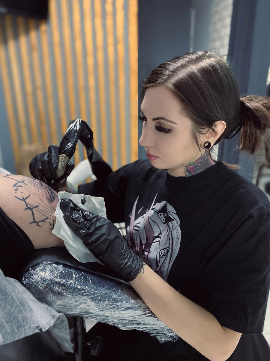 Татуировка на руках универсальна во всех смыслах