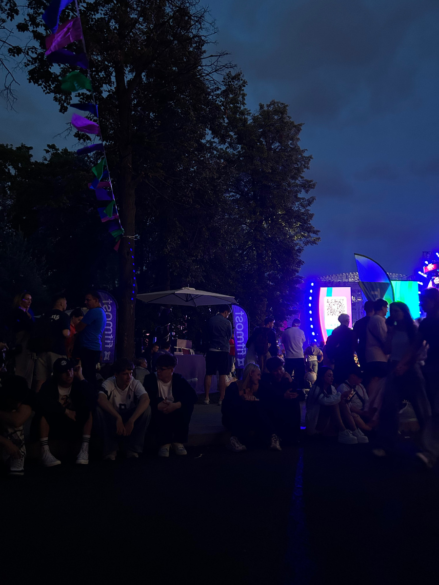 Вот такая обстановочка была