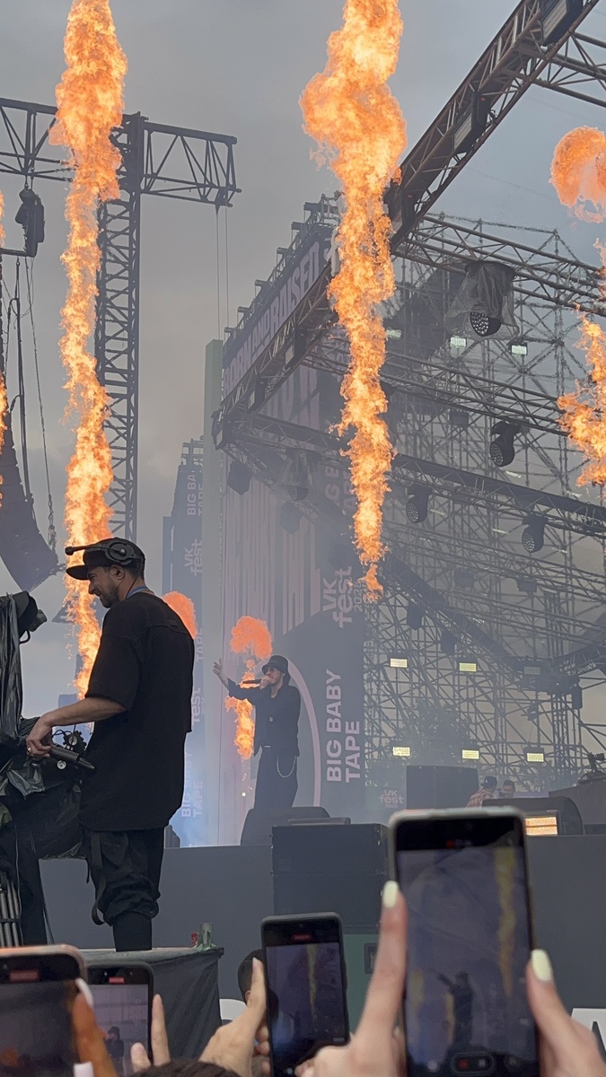 Случайно оказалась у сцены, а вчера писала, что это невозможно — вот так блин блогерам верить!