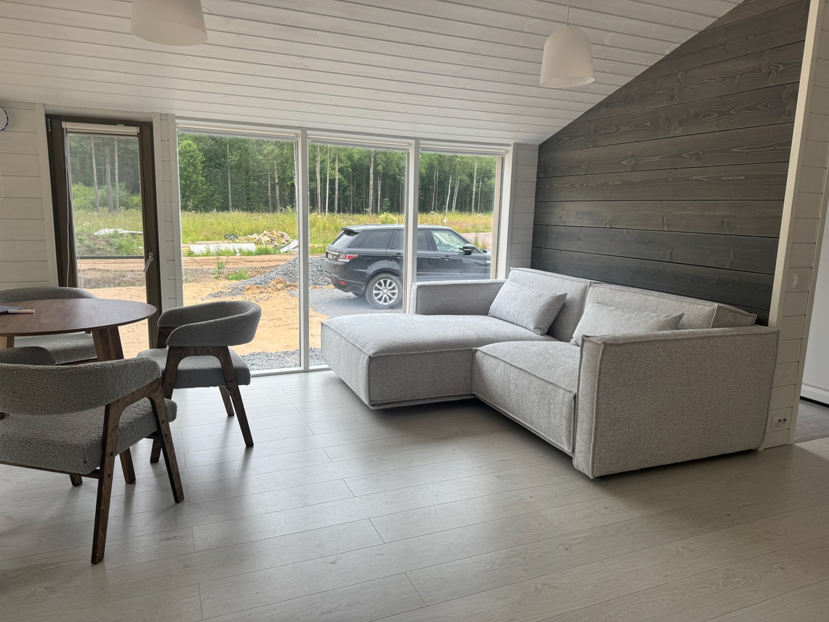 Диван Манчестер в интерьере кухни - гостиной