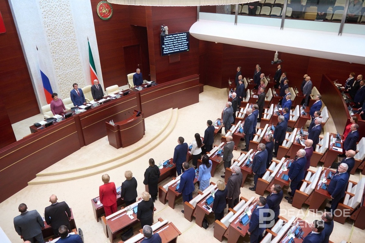    Депутаты Государственного Совета Татарстана, на прошедшей на этой неделе сессии выразили решительное несогласие с решениями федеральных органов власти. Динар Фатыхов / realnoevremya.ru