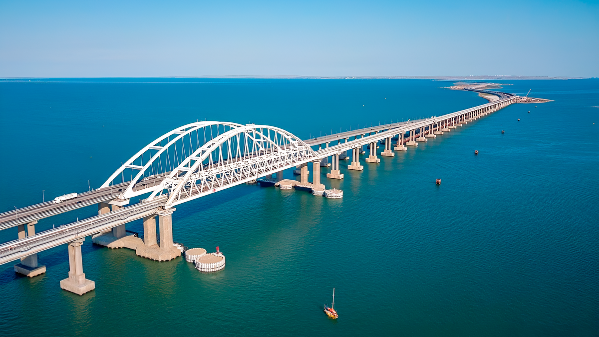 Вид на Крымский мост с высоты птичьего полета