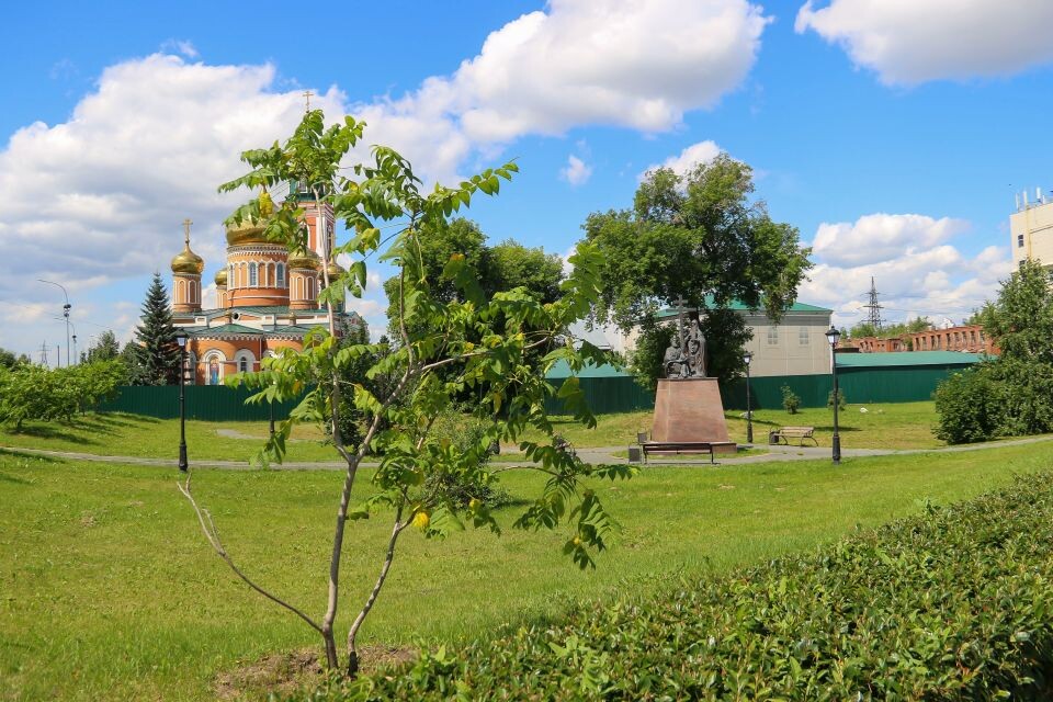    Сквер на площади Баварина. Июль 2025 года. Источник: Виталий Барабаш