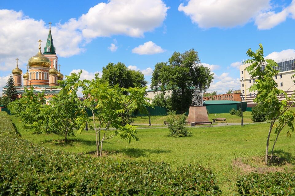    Сквер на площади Баварина. Июль 2025 года. Источник: Виталий Барабаш