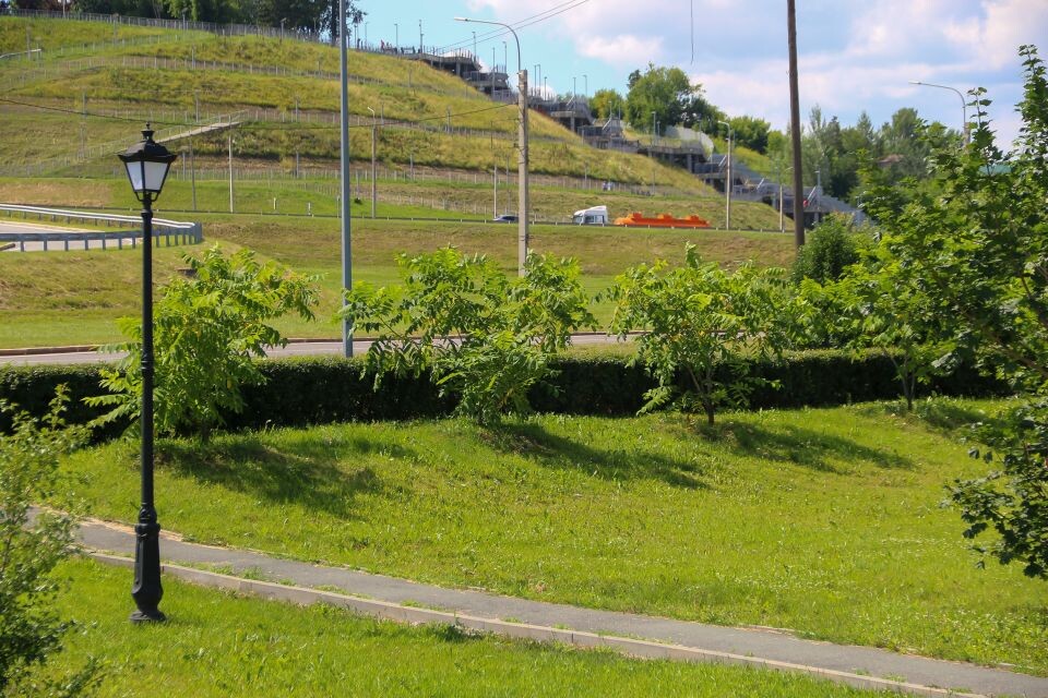    Сквер на площади Баварина. Июль 2025 года. Источник: Виталий Барабаш