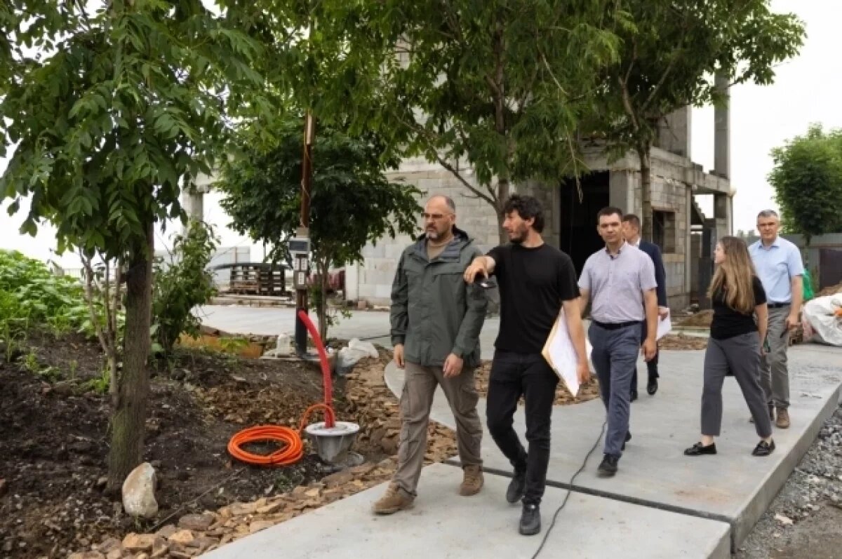    Мэр Владивостока проверил ход реконструкции главной набережной города