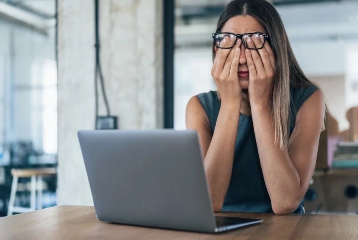    Если человек постоянно работает за компьютером, риск для слизистой глаз возрастает.