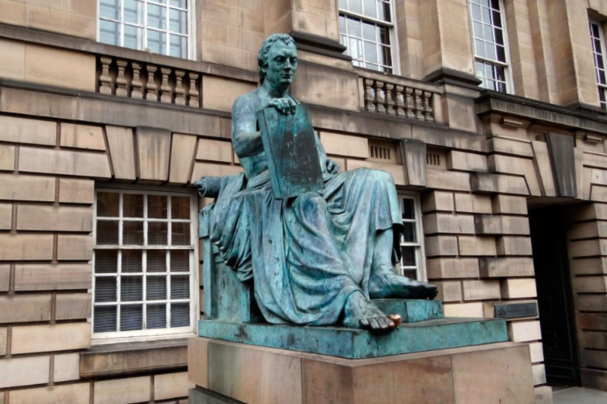 Юм ставит вопрос о проблеме зла: если Бог всемогущ и всеблаг, то почему в мире так много страданий?