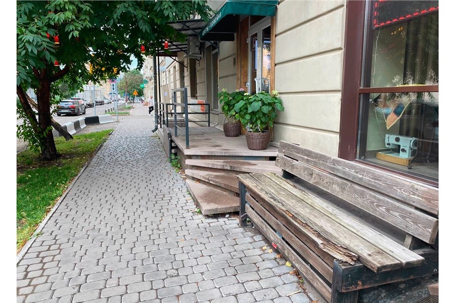 Сейчас красноярцы жалуются на узкие улицы с плохим покрытием на тротуарах
Фото: Проектдевелопмент